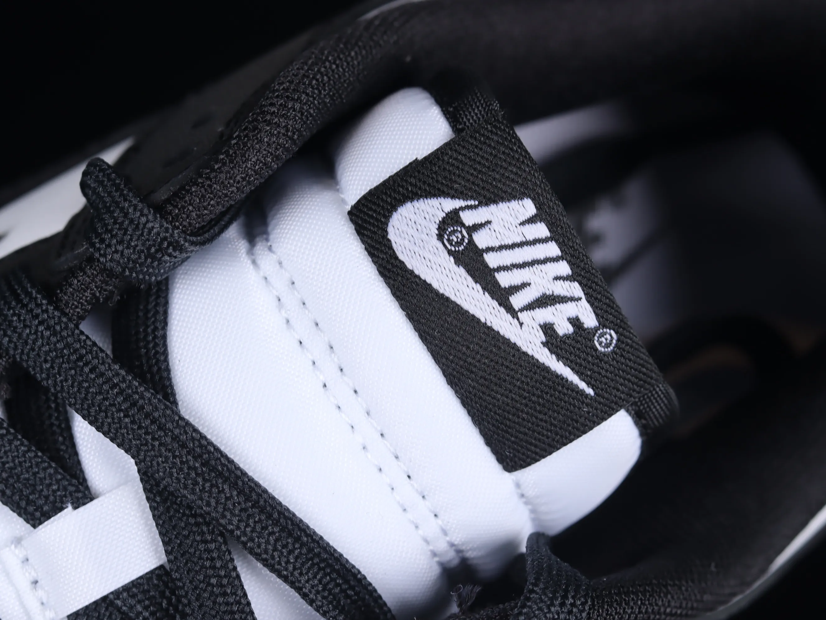 All categories Nk SB Dunk series Nk SB Dunk Low low-top sneakers M version Nk SB Dunk Low black and white panda SB smashed backboard fashion casual sneakers DD1391-100